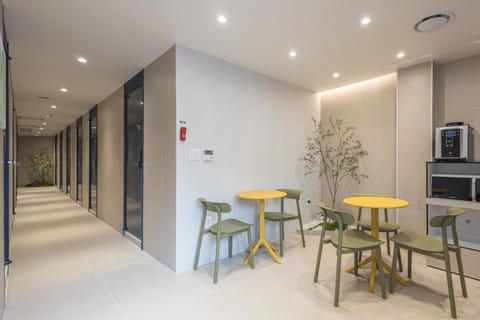 Communal lounge/ TV room, Communal kitchen