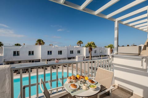 View (from property/room), Balcony/Terrace, Dining area, Pool view, Swimming pool, sunbed
