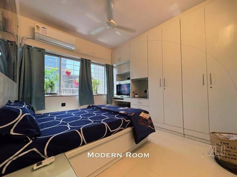 Bed, TV and multimedia, Photo of the whole room, Bedroom, wardrobe, air conditioner