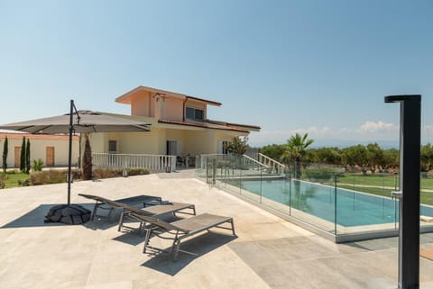 Property building, Patio, Day, Pool view, Swimming pool, sunbed