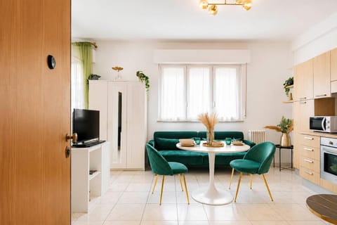 TV and multimedia, Living room, Dining area, dishwasher, oven, pet friendly, stove