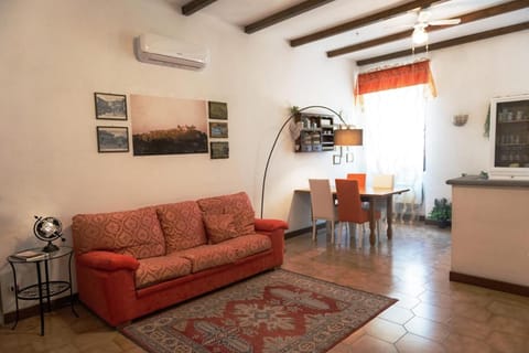 TV and multimedia, Living room, Dining area, air conditioner