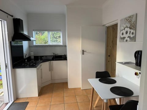 Kitchen or kitchenette, Dining area, stove