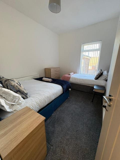 Spacious 3-Bedroom Apartment with Modern Comforts Apartment in Widnes