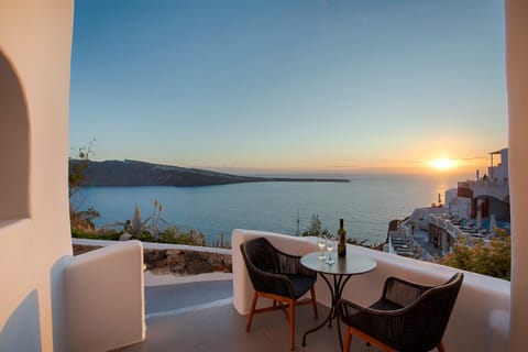 ArmonOia Caves House in Oia