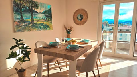 Living room, Dining area