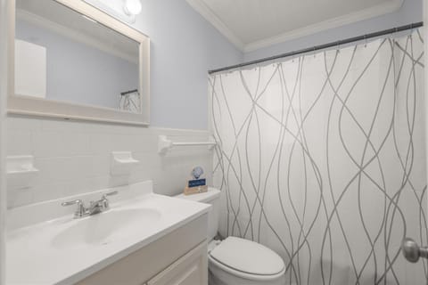 Shower, Toilet, Bathroom, Bath