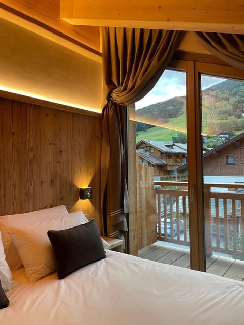 Natural landscape, Bedroom, Mountain view