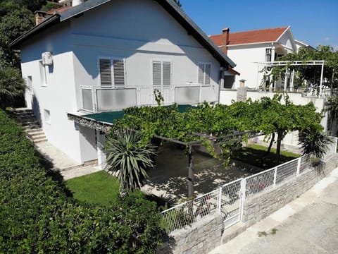 Property building, Garden view, Parking