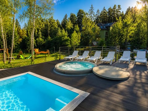 Hot Tub, Swimming pool