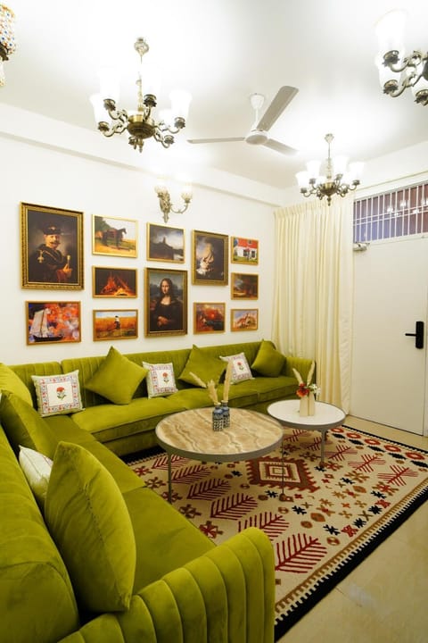 Met Luxe Galleria Apartment in Jaipur