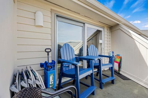 Oceanfront Retreat 318 Breakers Villa in Coligny Beach