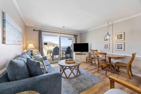 Oceanfront Retreat 318 Breakers Villa in Coligny Beach