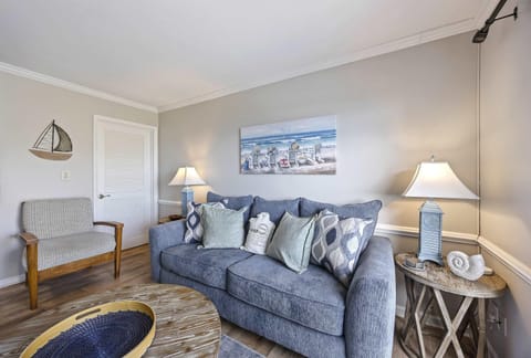 Oceanfront Retreat 318 Breakers Villa in Coligny Beach