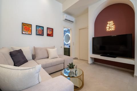 TV and multimedia, Living room, Seating area, Evening entertainment, air conditioner