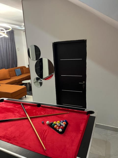 Billiard, Living room, Seating area