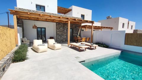 Day, Natural landscape, Pool view, Swimming pool, sunbed