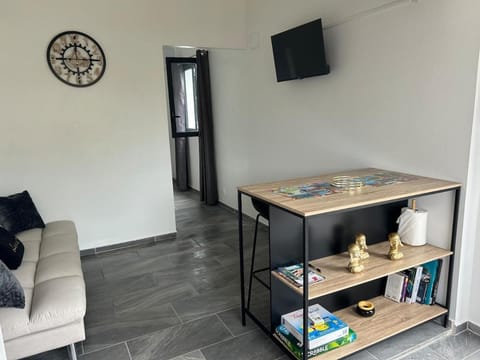 TV and multimedia, Seating area, Dining area