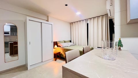 Bed, TV and multimedia, Living room, Photo of the whole room, Bedroom