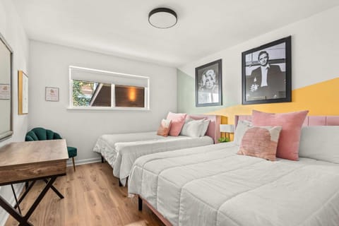 Bed, Photo of the whole room, Seating area, Bedroom