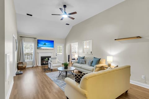 Lowcountry Luxe Spacious 4br Oasis In Charleston House in Goose Creek