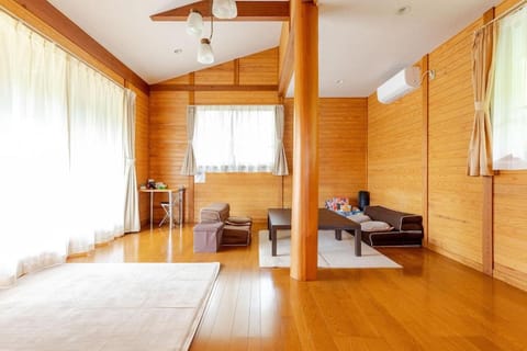 Living room, Photo of the whole room
