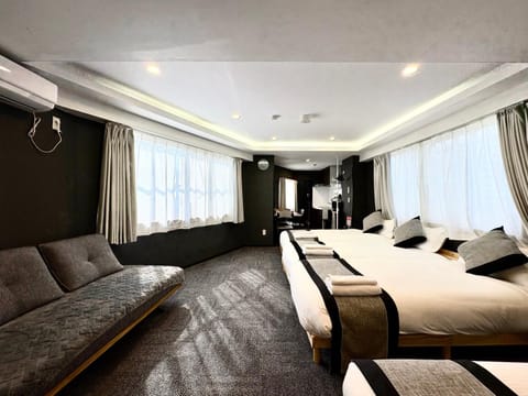 Bed, TV and multimedia, Living room, Photo of the whole room, Bedroom