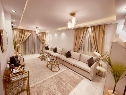 Communal lounge/ TV room, TV and multimedia, Coffee/tea facilities, Balcony/Terrace, Living room, Photo of the whole room, Seating area, Dining area, Garden view, group of guests, group of guests, internet, internet, wardrobe, air conditioner
