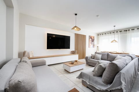 TV and multimedia, Living room, Seating area