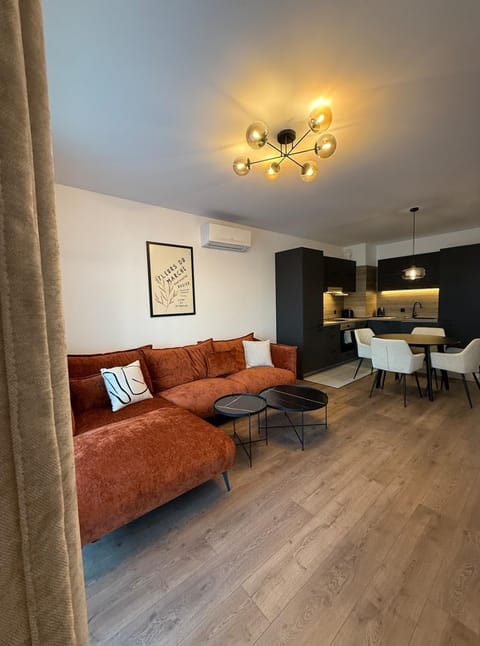 Kitchen or kitchenette, Living room, Seating area, Dining area