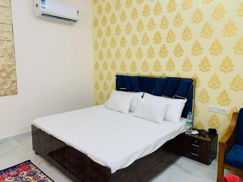 PADAMSUKH - A Soothing Farmhouse In Jaipur House in Jaipur