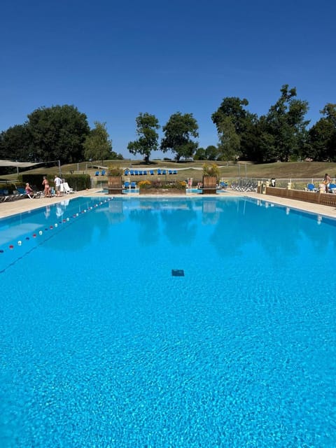 Swimming pool, sunbed