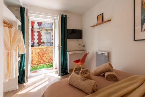 Balcony/Terrace, Photo of the whole room, Bedroom