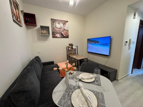 TV and multimedia, Living room, Dining area