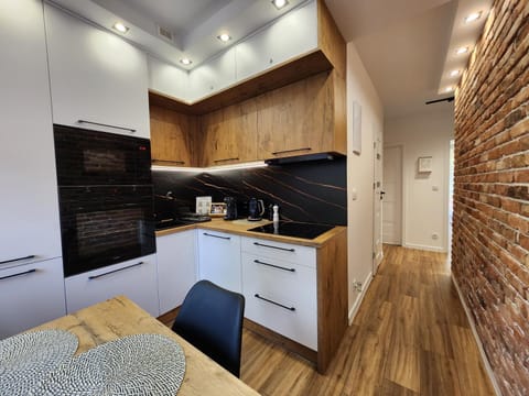 Kitchen or kitchenette, Dining area, stove