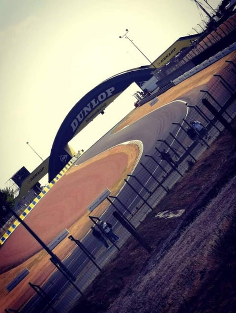 Location au pied du circuit Bed and Breakfast in Le Mans