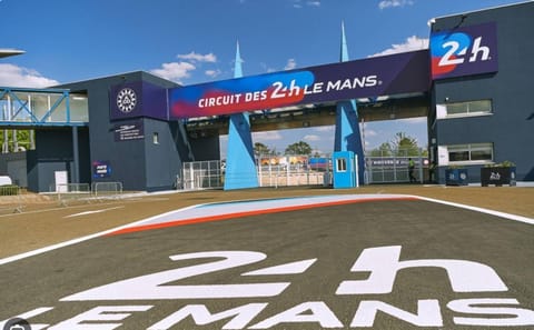 Location au pied du circuit Bed and Breakfast in Le Mans