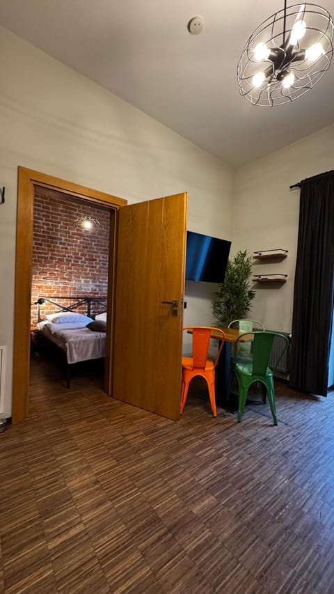 Bed, TV and multimedia, Living room, Photo of the whole room, Seating area, Bedroom, wardrobe