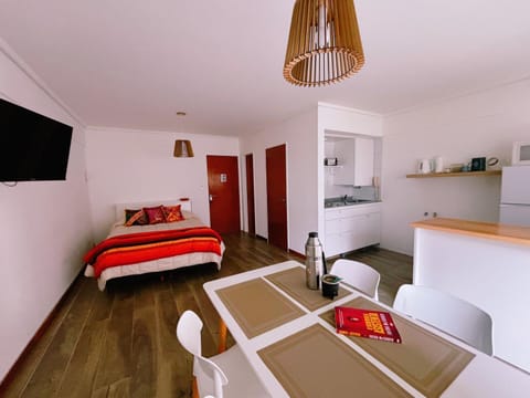 Bed, TV and multimedia, Photo of the whole room