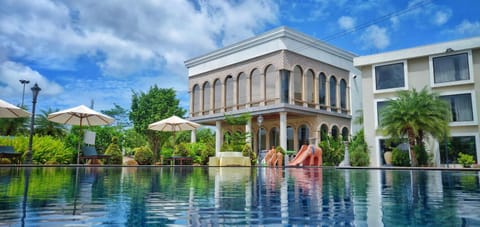 Property building, Swimming pool