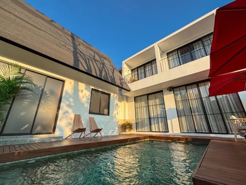 Property building, Day, Pool view, Swimming pool, Swimming pool