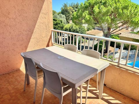 Grand studio climatisé, piscine, plage 5mn, parking gratuit Apartment in Antibes