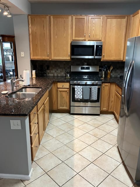 Unwind in Style in this stunning townhome retreat Apartment in Superior