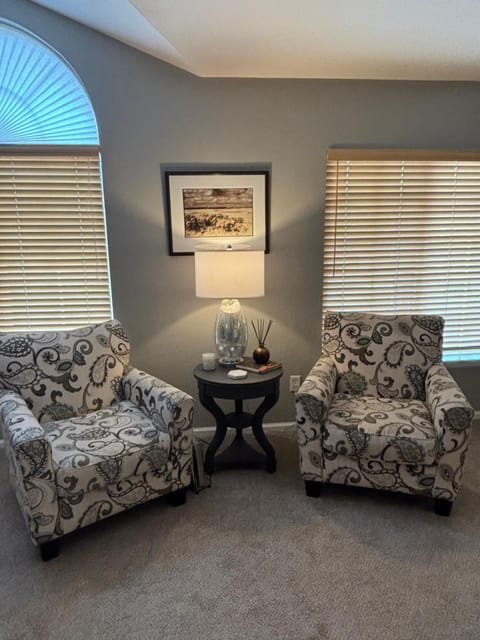 Unwind in Style in this stunning townhome retreat Apartment in Superior