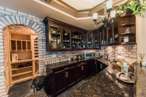 Kitchen or kitchenette, Communal kitchen