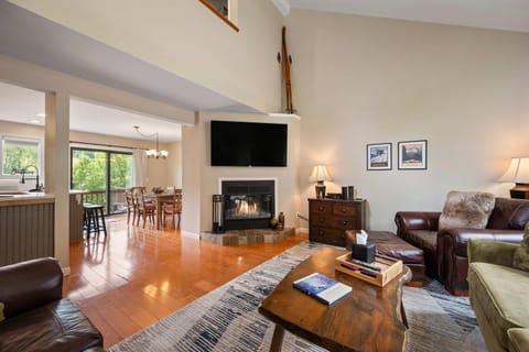 3 Bedroom Townhouse Across from HoliMont House in Ellicottville