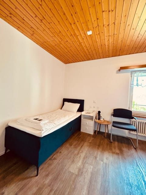 Dreibettzimmer mit eigenem Bad und Seeblick Bed and Breakfast in Vorarlberg, Austria