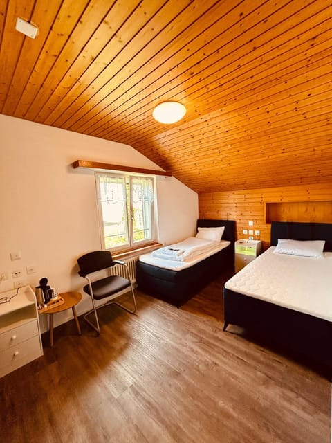 Dreibettzimmer mit eigenem Bad und Seeblick Bed and Breakfast in Vorarlberg, Austria