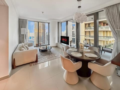 TV and multimedia, Living room, Seating area, Dining area, City view