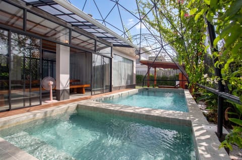 Day, Natural landscape, Pool view, Swimming pool, sunbed